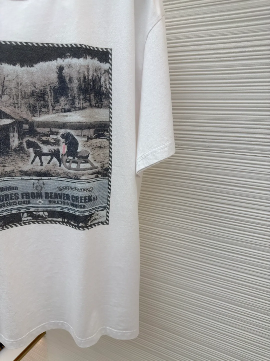 Chrome Hearts Oil Painting Short Sleeve ●Item No.: 1680013-X90 ●Material: pure cotton fabric ●Technology: Printing ●Version: Fitted version ●Weight: about 230 grams ●Size: S-M-L ●Description: The fabric is made of 26-woven 200-gram cotton. Printing is very important here. The ink used in the original version is beyond the standard printing, and ordinary printing factories have no ability to restore it. After visiting many factories, the final efforts paid off. The overall wiring is straight and delicate, the fabric is comfortable and soft, and the color is consistent with no color difference. It can be matched with the same style to create a fashionable look and control various occasions. Customized accessories, complete with three standards, same style for men and women!